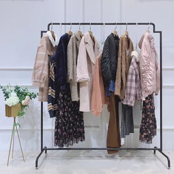 以天馬行空的想象力,打破固有時(shí)尚理論 設(shè)計(jì)品牌女裝折扣衣世界批發(fā)